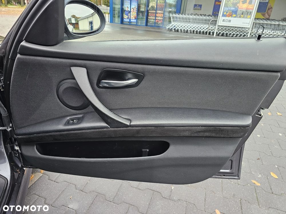 BMW Seria 3 320i - 27