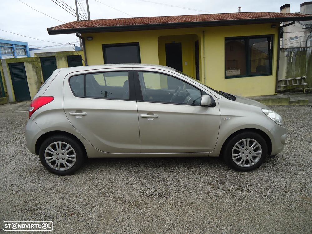 Hyundai i20 1.4 CRDI Comfort ESP - 4