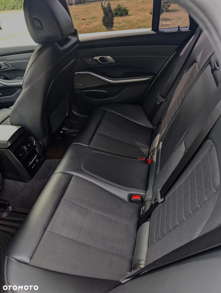 BMW Seria 3 318d Sport Line Shadow - 34