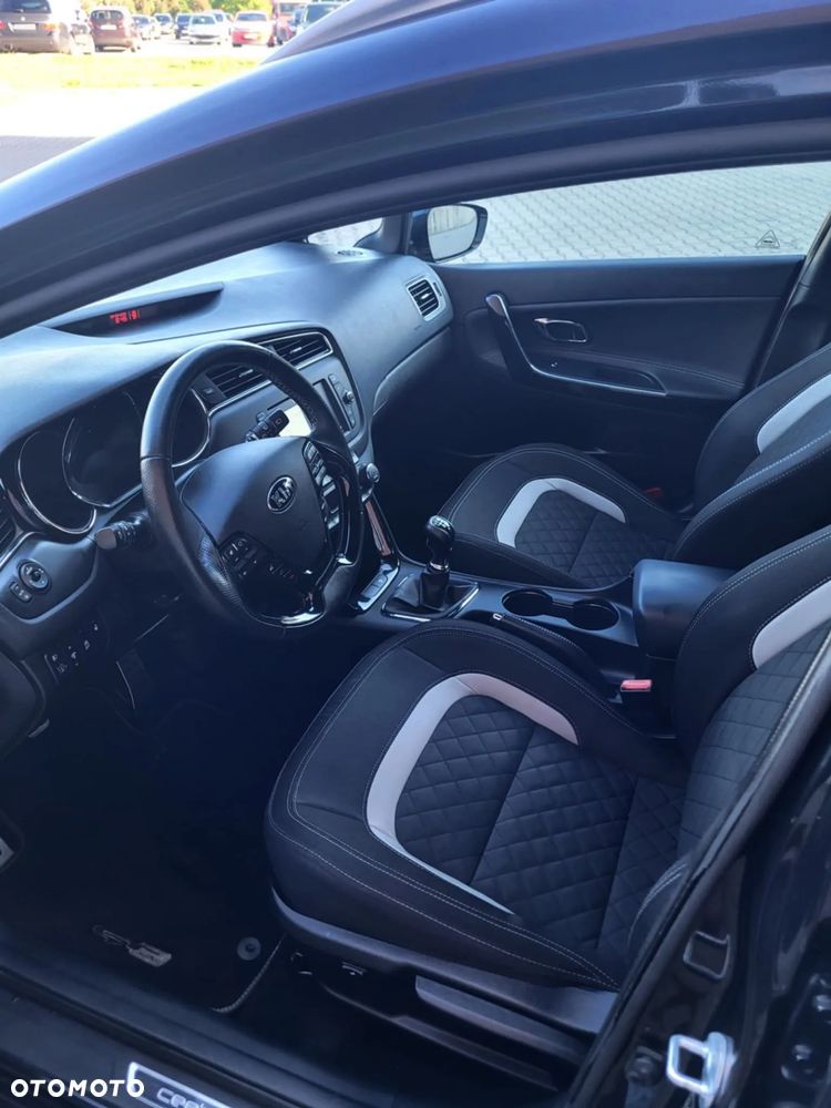 Kia Ceed 1.6 CRDi 136 ISG SW GT Line - 8