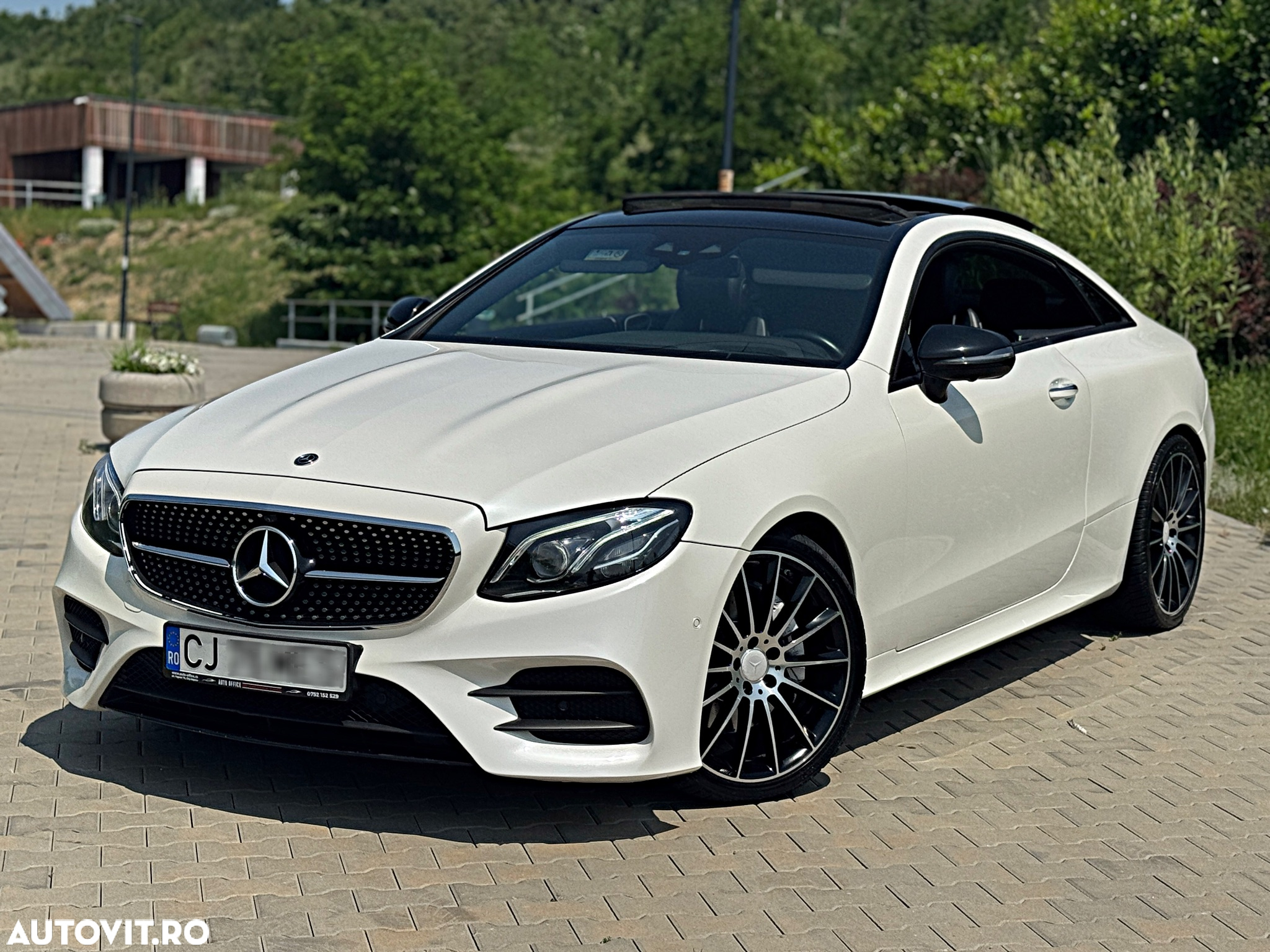Mercedes-Benz E 220 d Coupe 9G-TRONIC AMG Line - 23