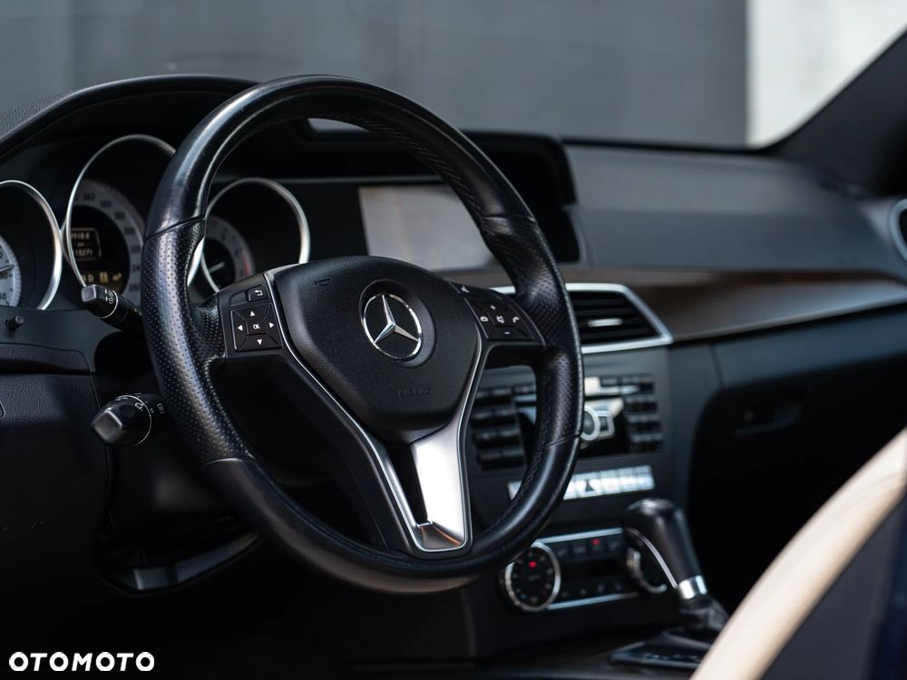 Mercedes-Benz Klasa C 250 CGI BlueEff - 28