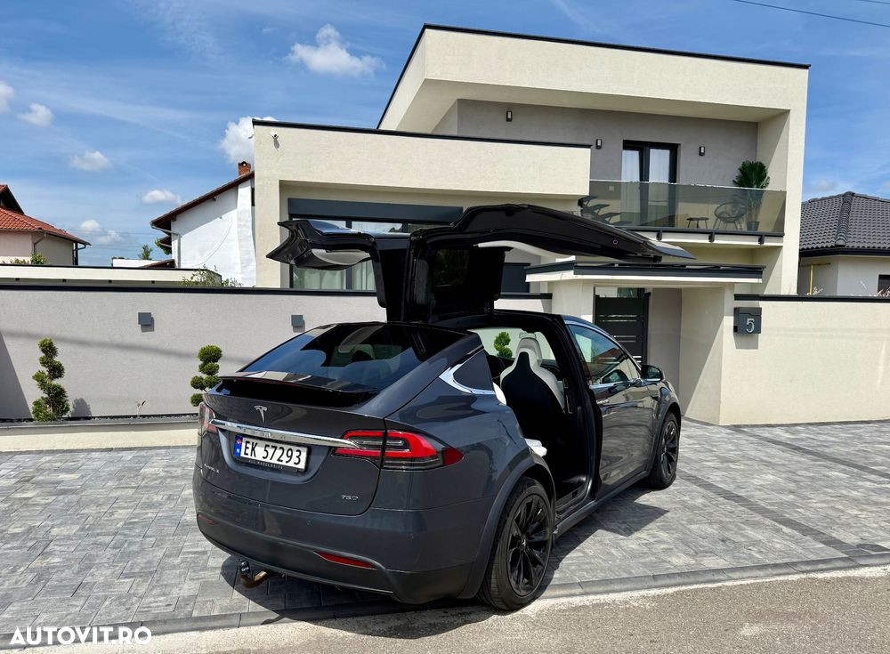Tesla Model X - 5