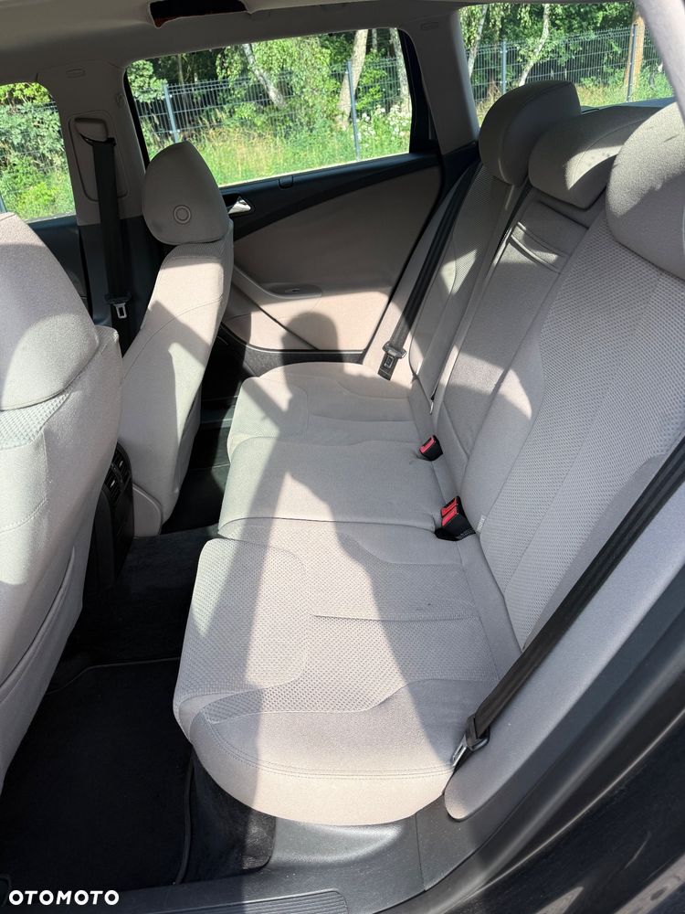 Volkswagen Passat - 2