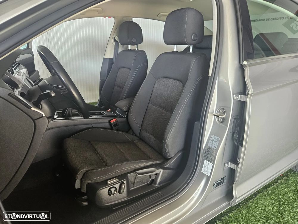 VW Passat 1.6 TDI (BlueMotion ) Trendline - 12