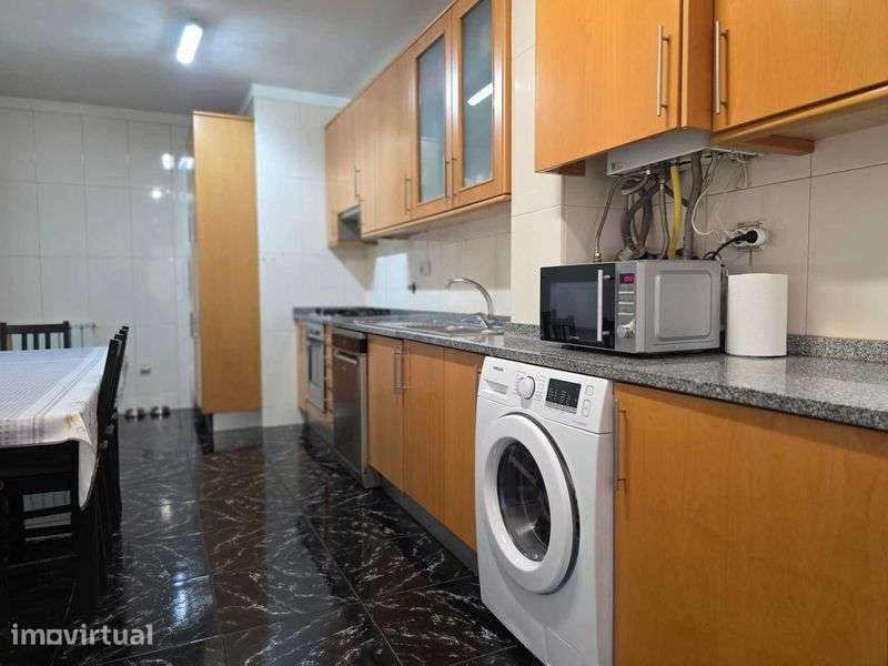 T3 Espaçoso c/ Garagem para 2 Viaturas – São Vítor, Braga - Grande imagem: 2/12