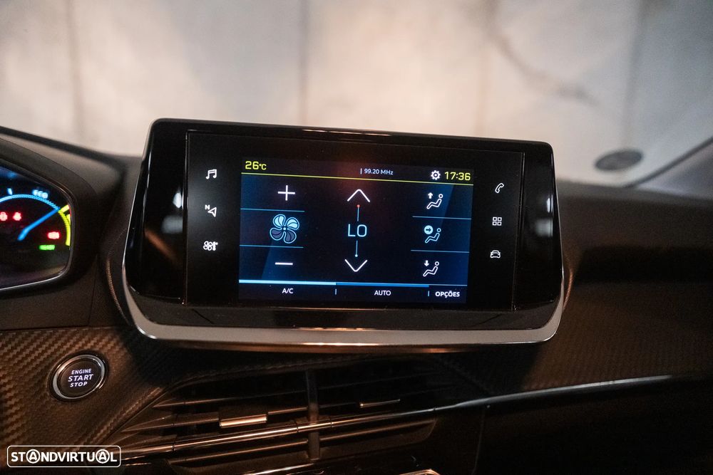 Peugeot e-208 Allure - 11