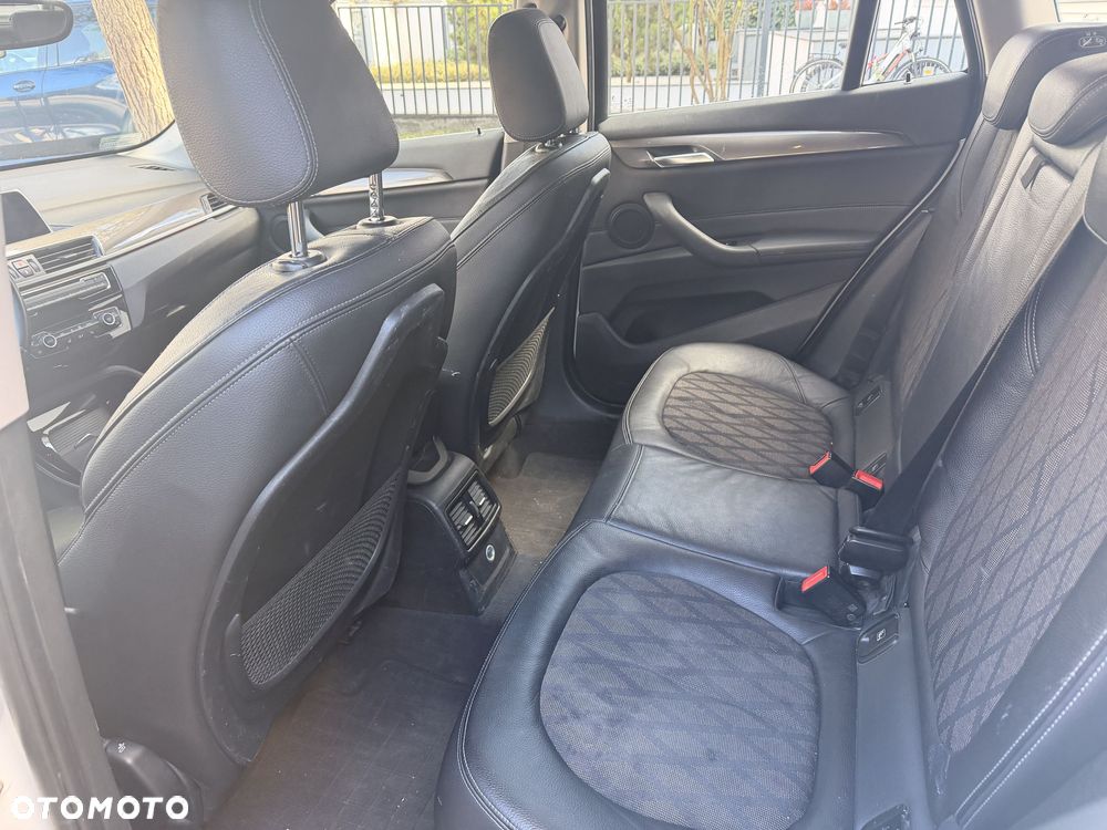 BMW X1 sDrive18i xLine - 11