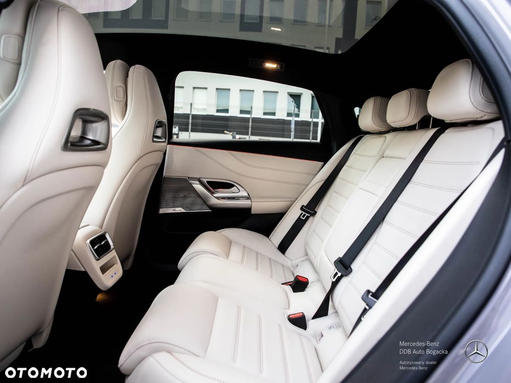 Mercedes-Benz Klasa C 400 4-Matic 94kWh - 12