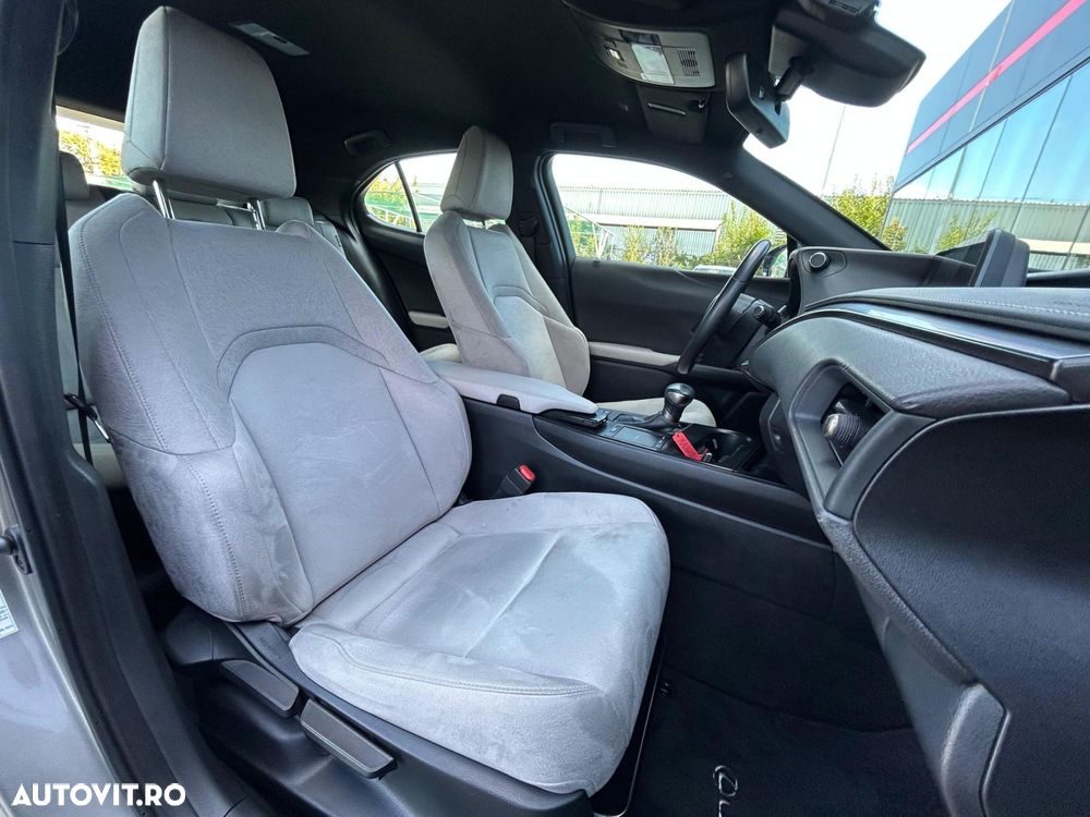 Lexus UX 250h 2.0L HEV 20H- (178 HP) 4X4 CVT Executive - 14