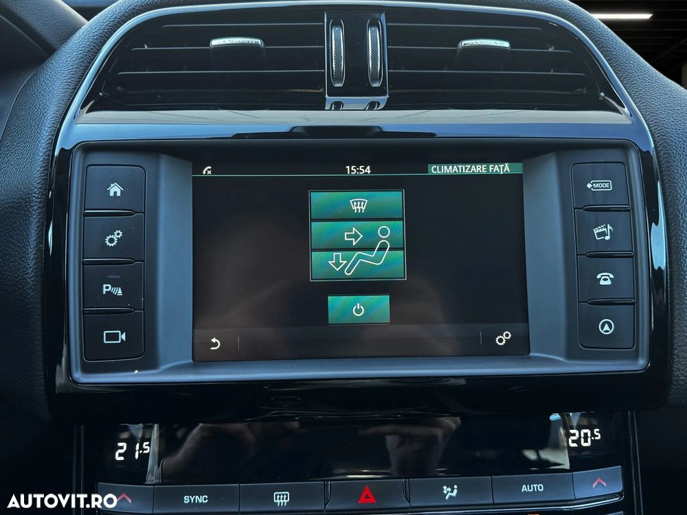 Jaguar XE 2.0 Prestige - 34