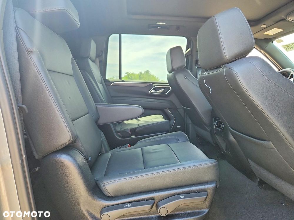Chevrolet Suburban - 12