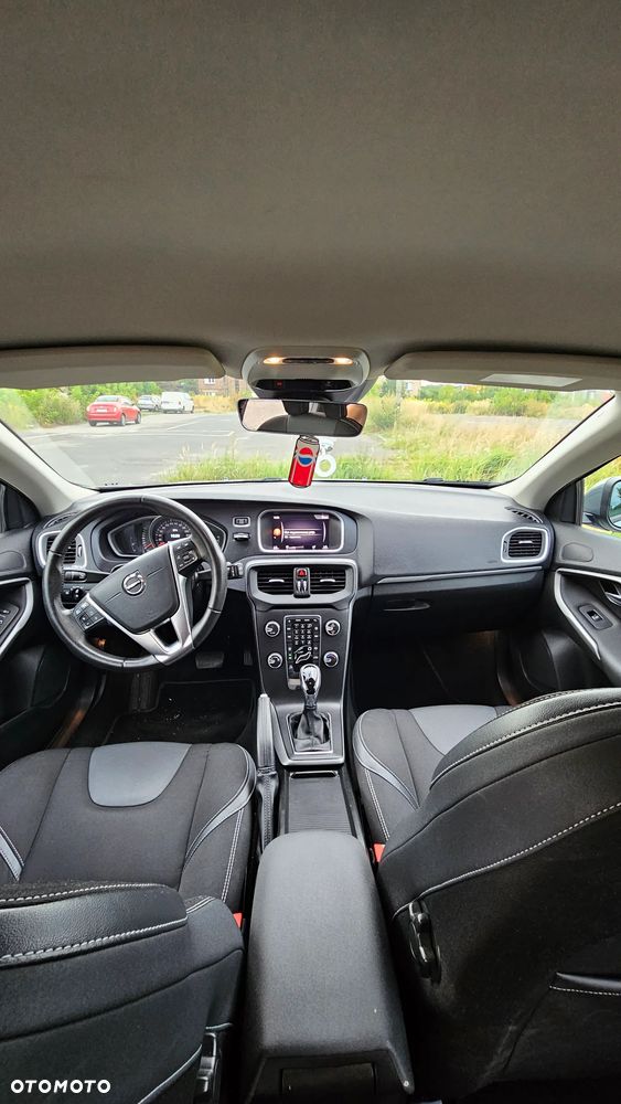 Volvo V40 - 25