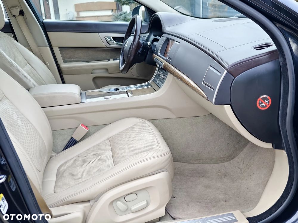 Jaguar XF 2.7 V6 D Luxury - 10
