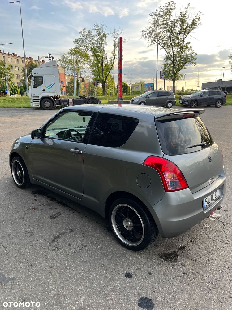 Suzuki Swift 1.3 Club - 4