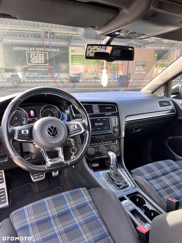 Volkswagen Golf - 10