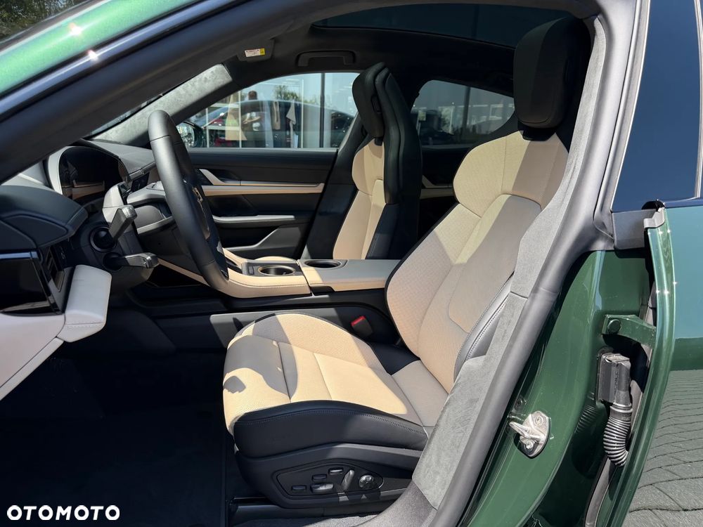Porsche Taycan 105kWh GTS - 13