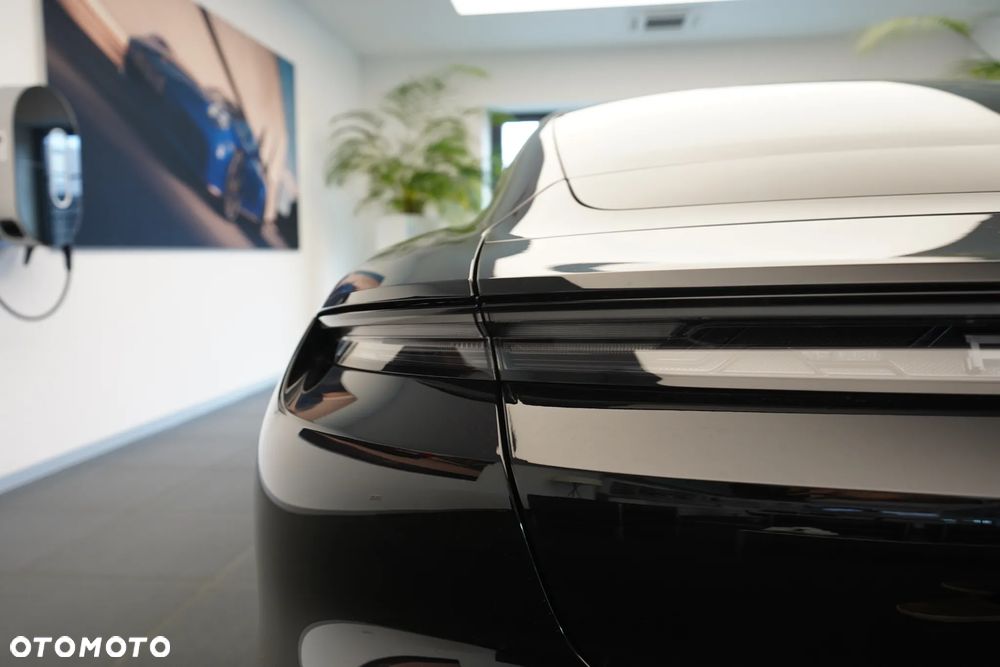 Porsche Taycan - 34