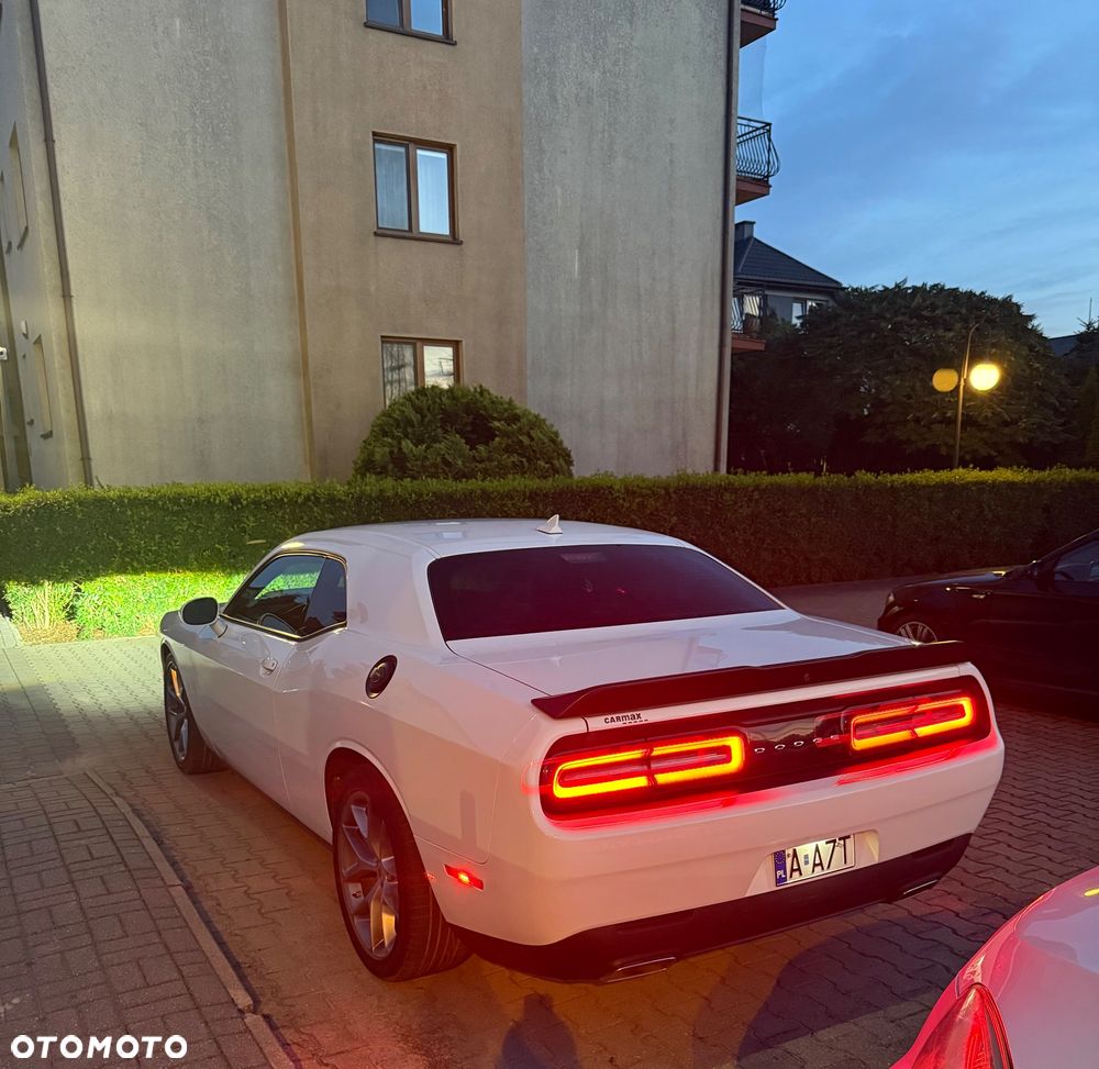 Dodge Challenger - 11