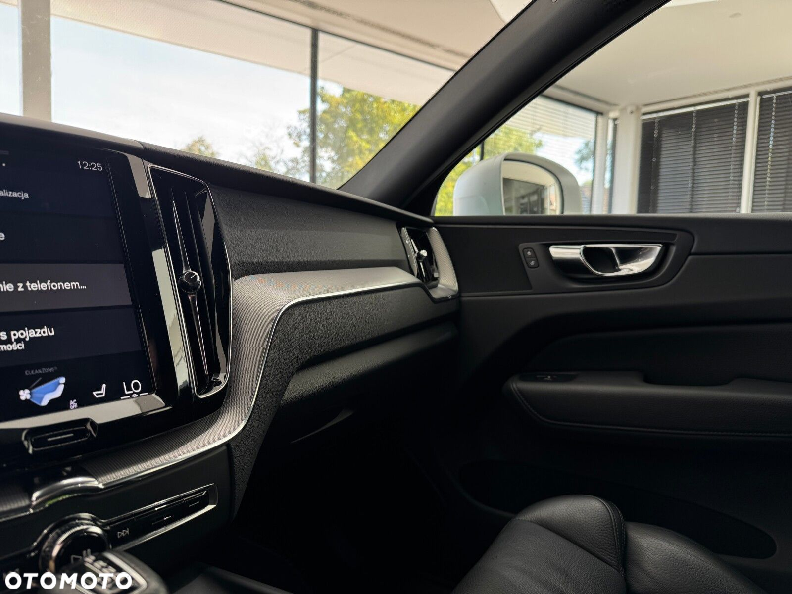 Volvo XC 60 T5 AWD R-Design - 28
