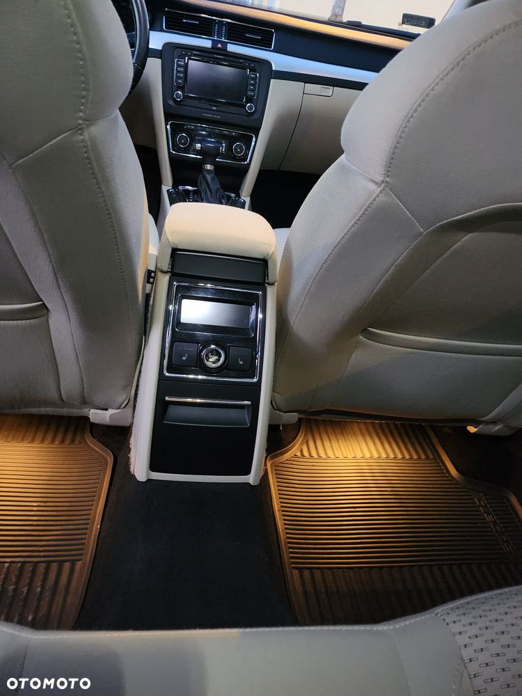 Skoda Superb 2.0 TDI Comfort DSG - 2