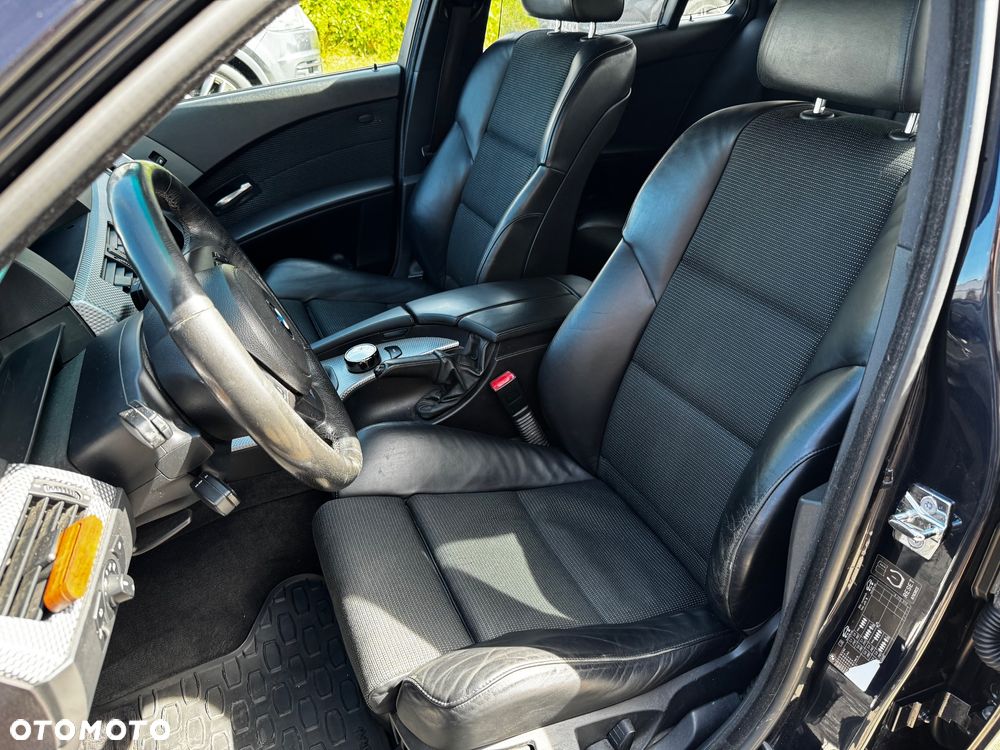 BMW Seria 5 523i Touring - 17