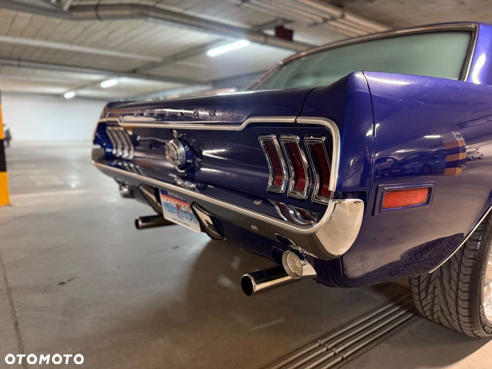 Ford Mustang - 4