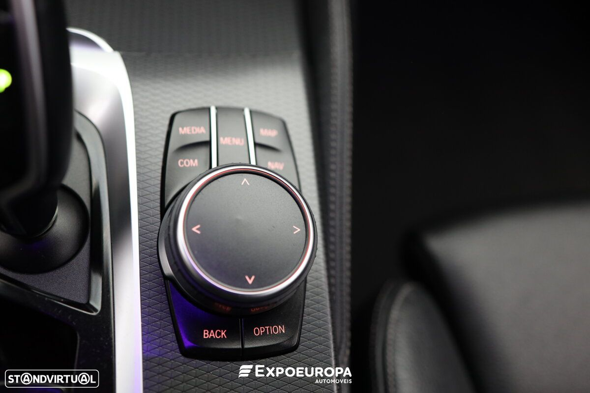 BMW 520 d Pack Desportivo M Auto - 31