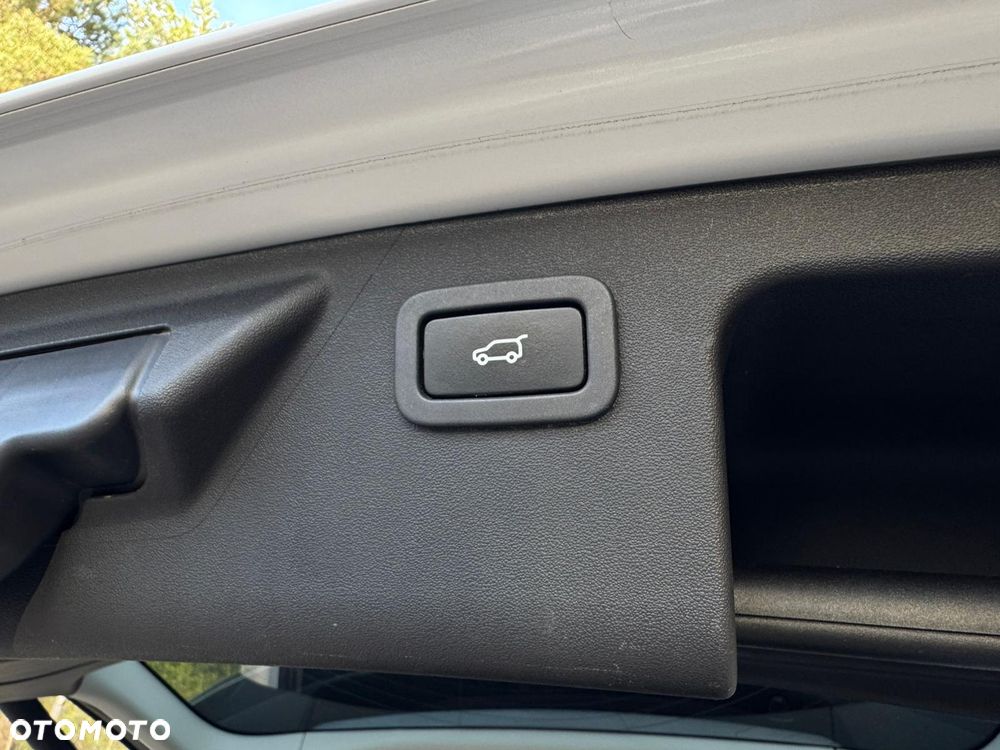Land Rover Discovery Sport 2.0 Si4 HSE Luxury - 32