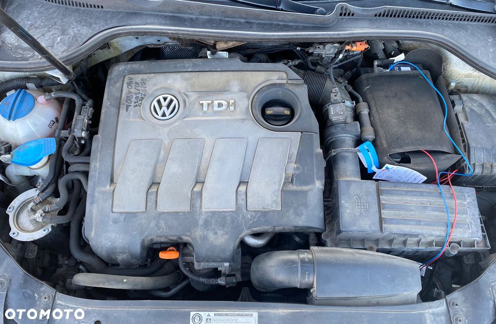 Volkswagen Golf 1.6 TDI DPF Highline - 14