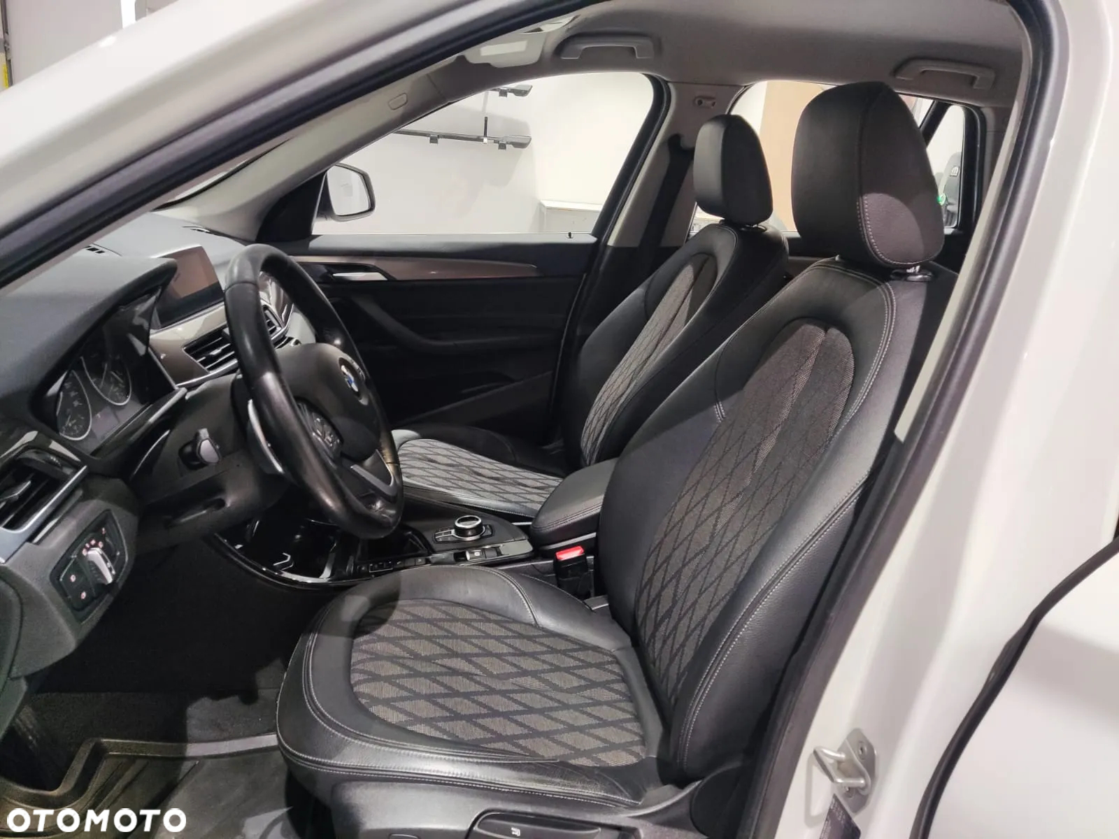 BMW X1 xDrive18d xLine - 11