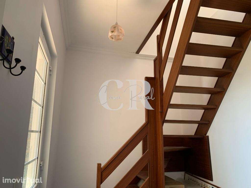 Moradia Geminada Renovada de 3 Quartos em Vila Nova de Poiares - Grande imagem: 3/37