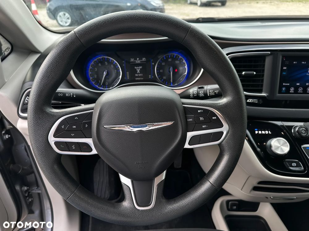 Chrysler Pacifica - 17
