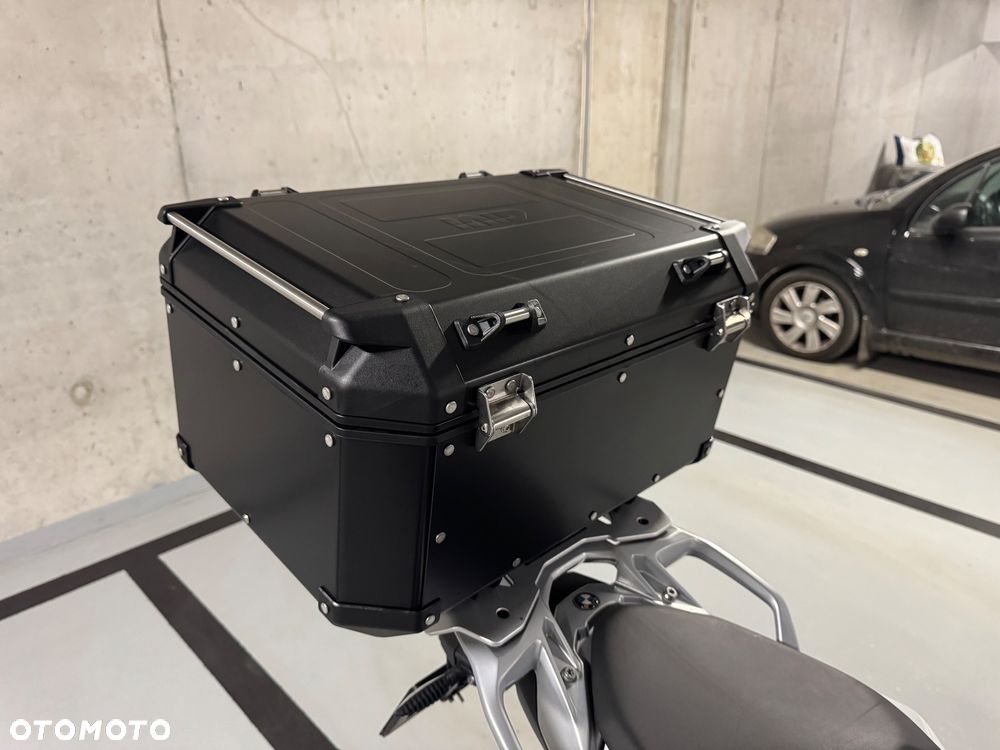 BMW XR - 19