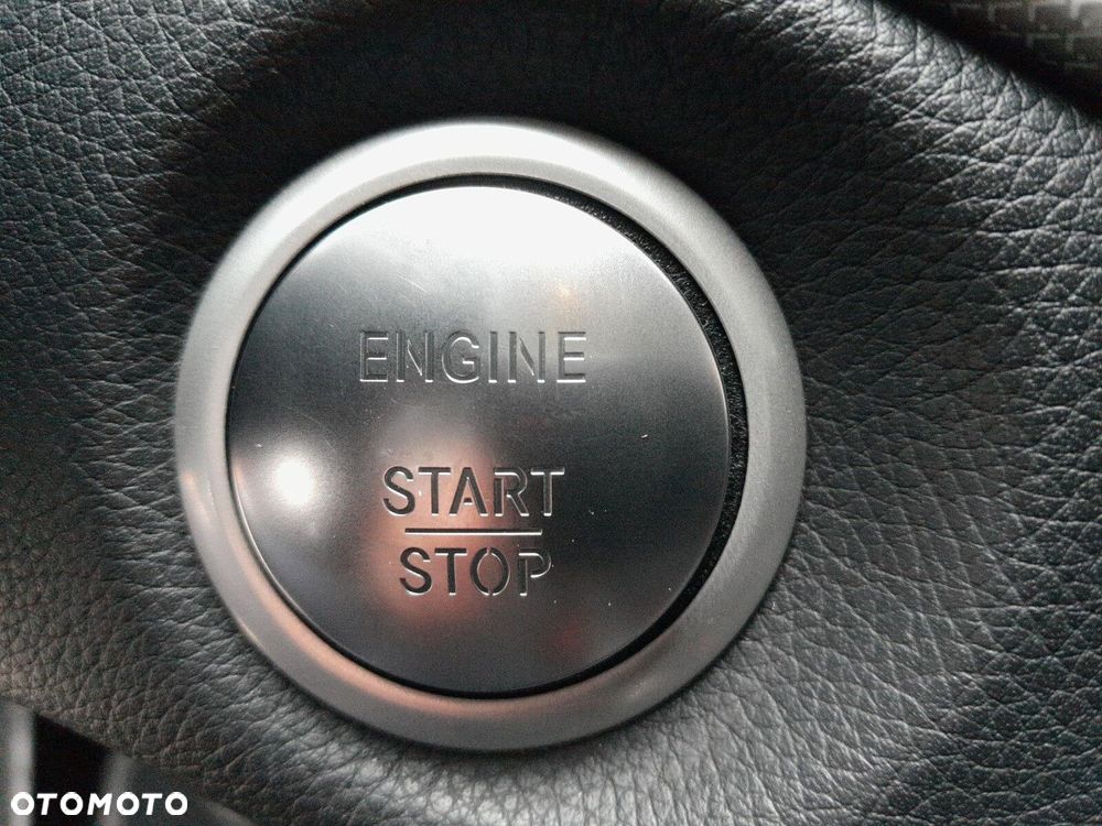 Mercedes-Benz GLA 200 7G-DCT Urban - 28