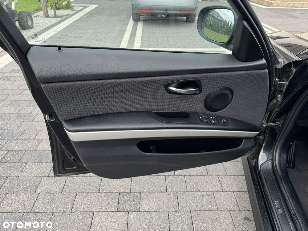 BMW Seria 3 318d DPF Edition Exclusive - 22