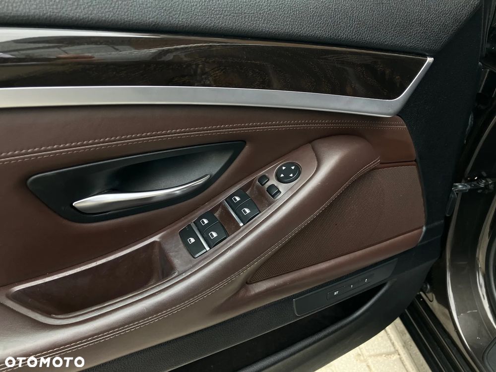 BMW Seria 5 530d xDrive Luxury Line - 33