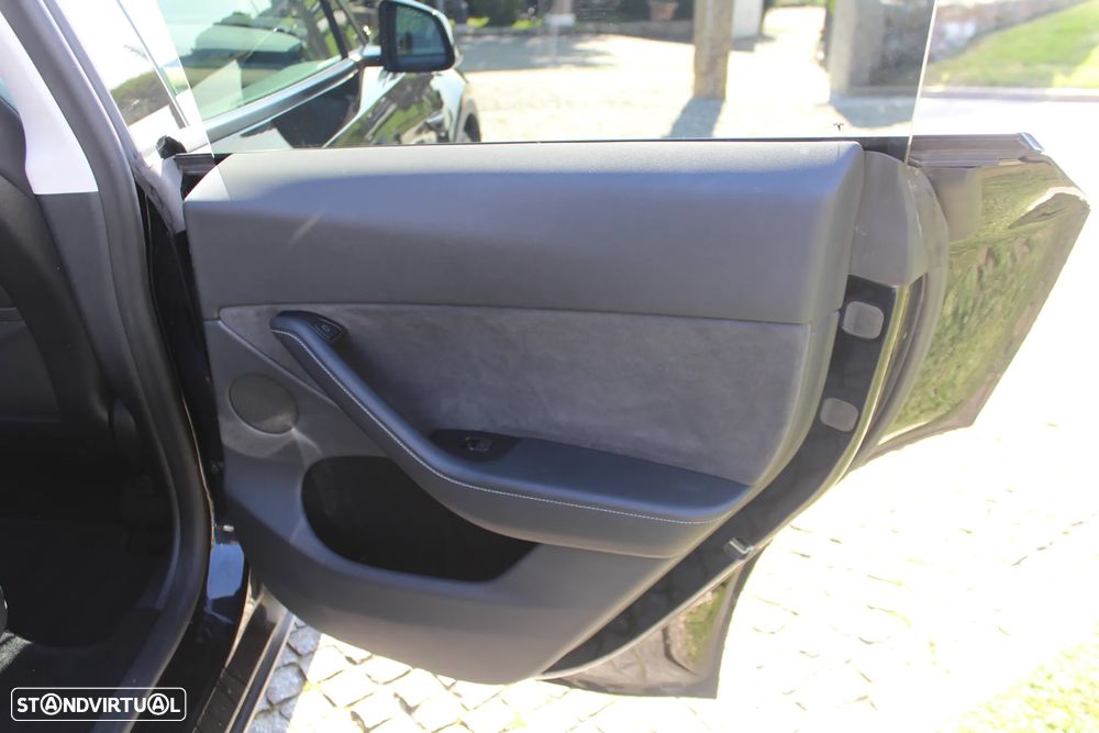 Tesla Model Y Performance Dual Motor AWD - 25