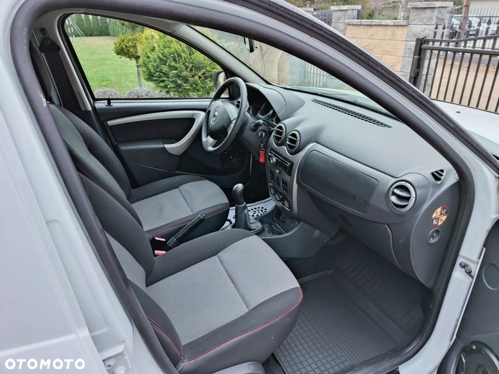 Dacia Duster 1.6 16V 105 4x2 Essentiel - 9