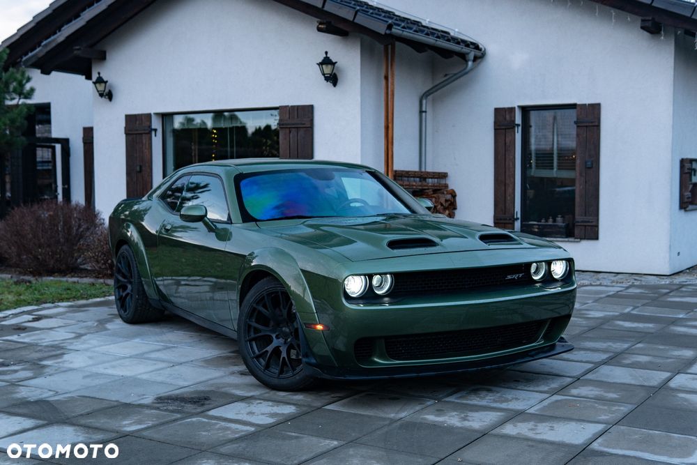 Dodge Challenger - 2