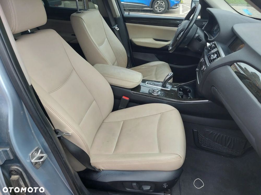 BMW X3 xDrive20i Advantage - 24