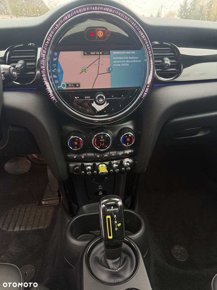 MINI Cooper SE Essential Trim - 11