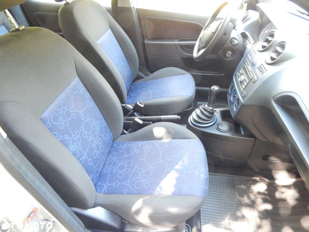 Ford Fiesta 1.3 Trend - 11