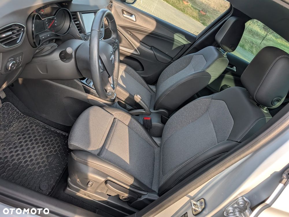 Opel Crossland X - 8