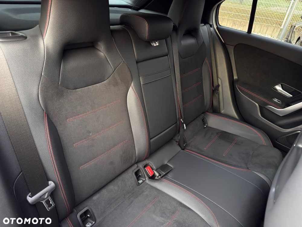 Mercedes-Benz Klasa A 220 4-Matic AMG Line 8G-DCT - 27