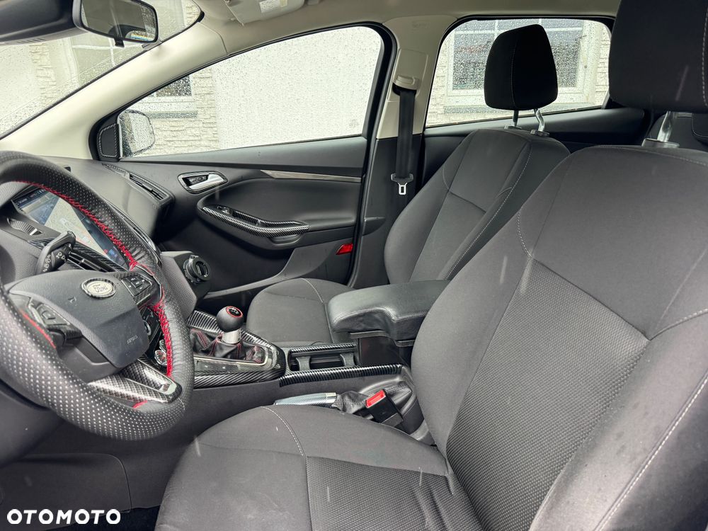 Ford Focus 1.0 EcoBoost Titanium - 11