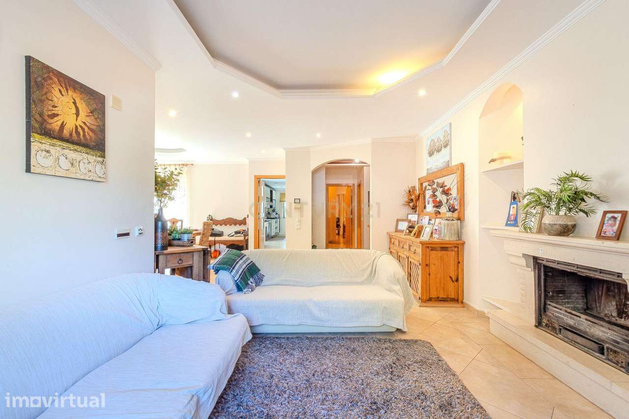 Apartamento T3 com três suítes, quintal com zona de lazer e BBQ, garag - Grande imagem: 4/47
