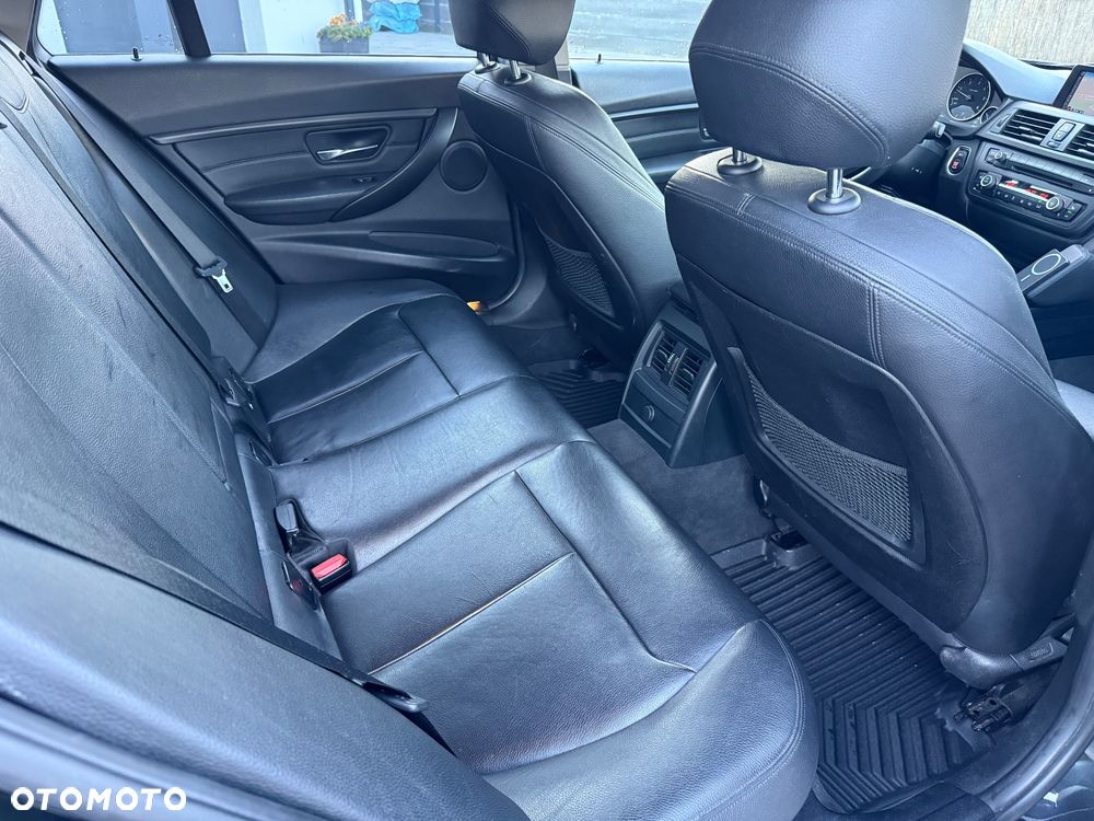 BMW Seria 3 320d Touring Sport Line - 15