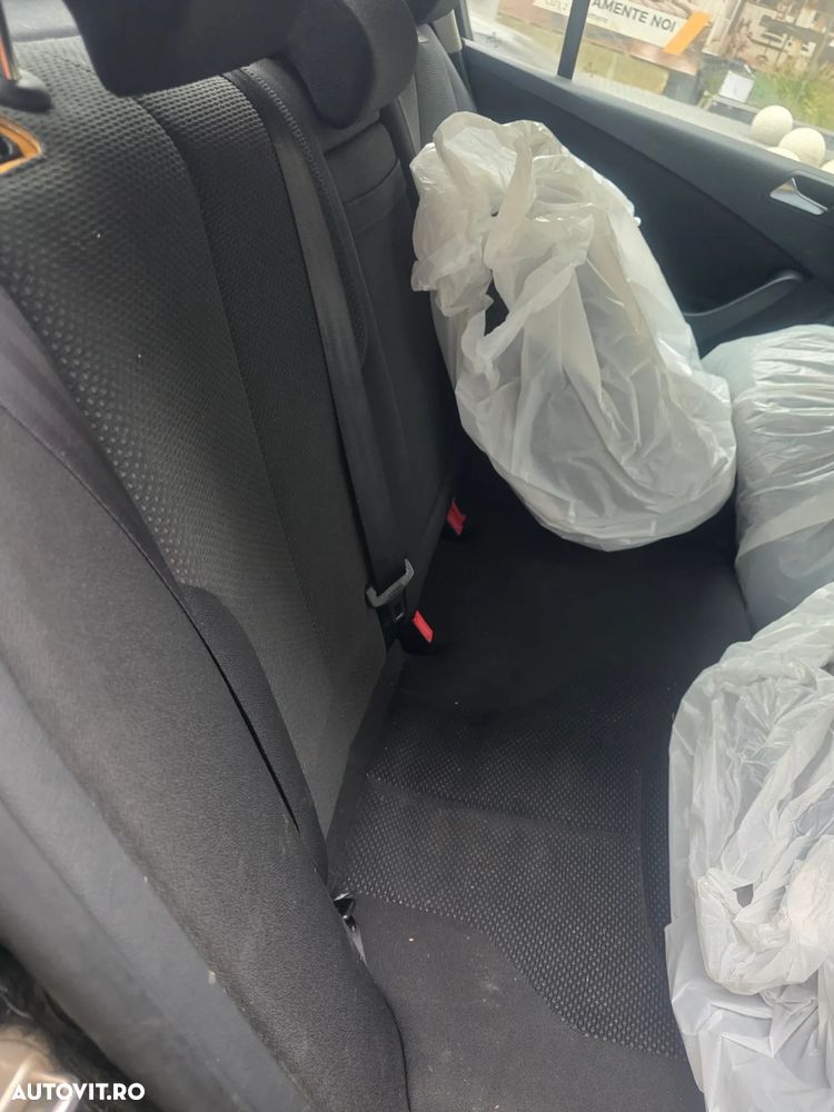 Volkswagen Passat Variant 1.6 TDI DPF BlueMotion Technology Highline - 16