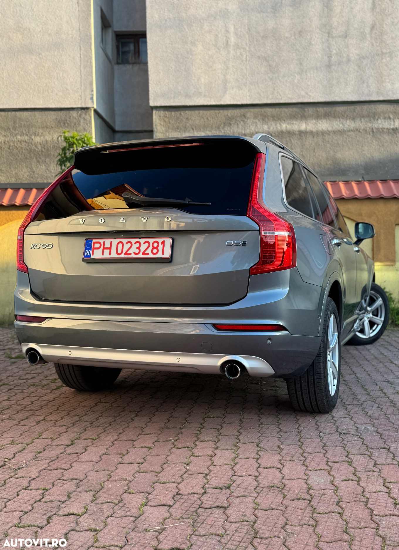 Volvo XC 90 D5 AWD Geartronic Momentum - 4